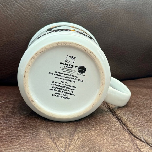 Trick or Treat - Hello Kitty Black Cat 20oz Ceramic Halloween Mug - Picture 5 of 6